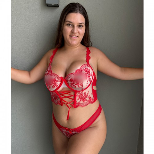 Rotes Dessous mit Spitze...